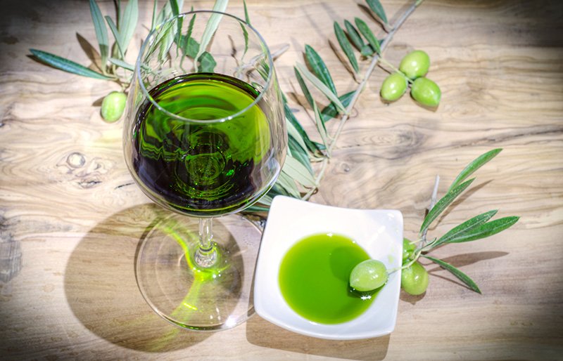 Découvrez la Copa AOVE et les variétés de notre huile d’olive extra vierge bio, issues de cultures durables pour un goût pur et naturel.